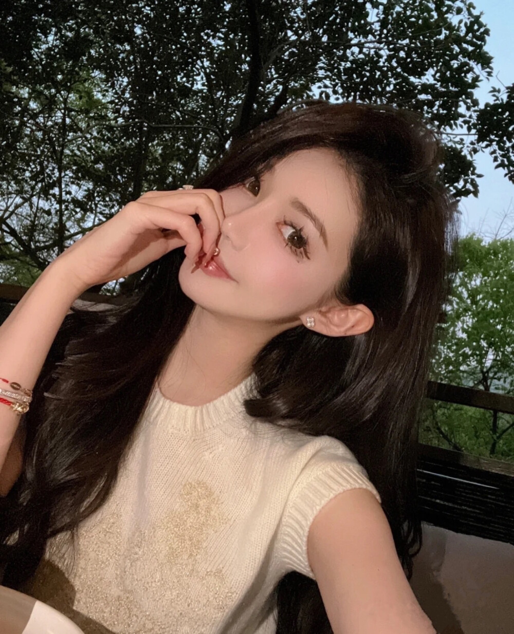 指尖花凉气质女头