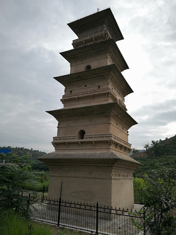 甘庆阳凝寿寺塔