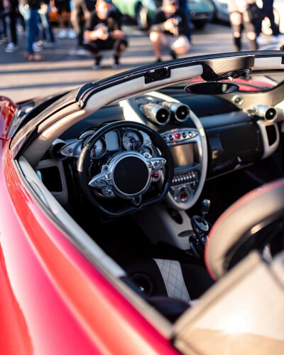 Pagani Huayra Roadster