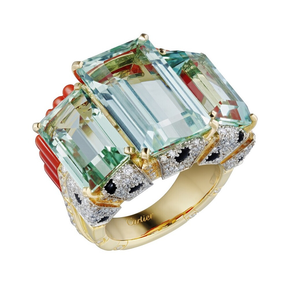 Cartier 卡地亚「Sur Naturel 超自然」Panthère Tropicale 金质戒指 镶嵌阶梯形切割海蓝宝石、绿色碧玺，点缀红珊瑚、缟玛瑙和钻石