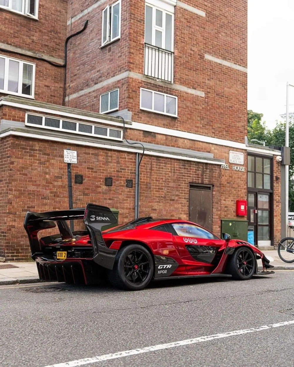 McLAREN SENNA GTR