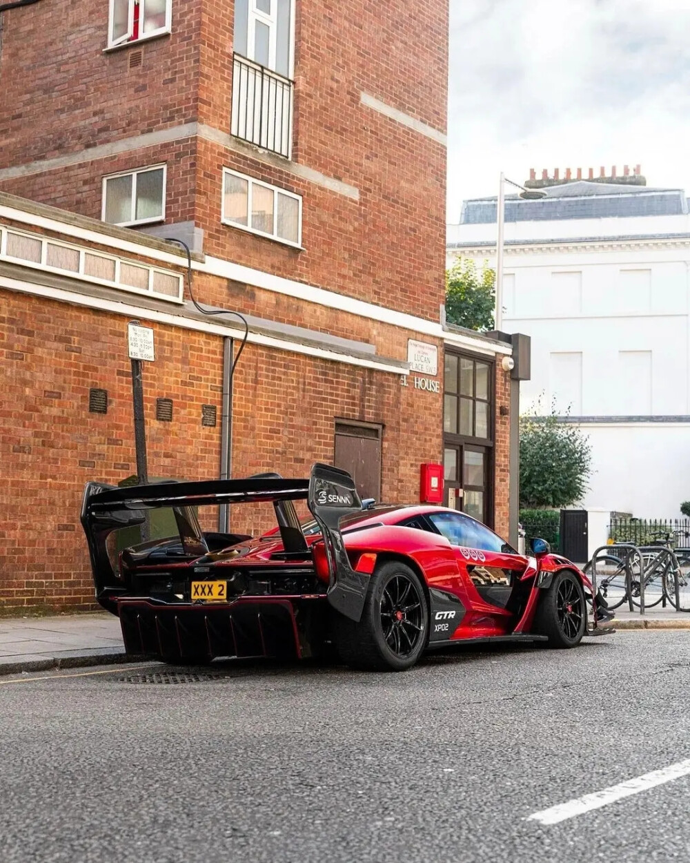 McLAREN SENNA GTR