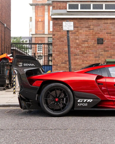 McLAREN SENNA GTR