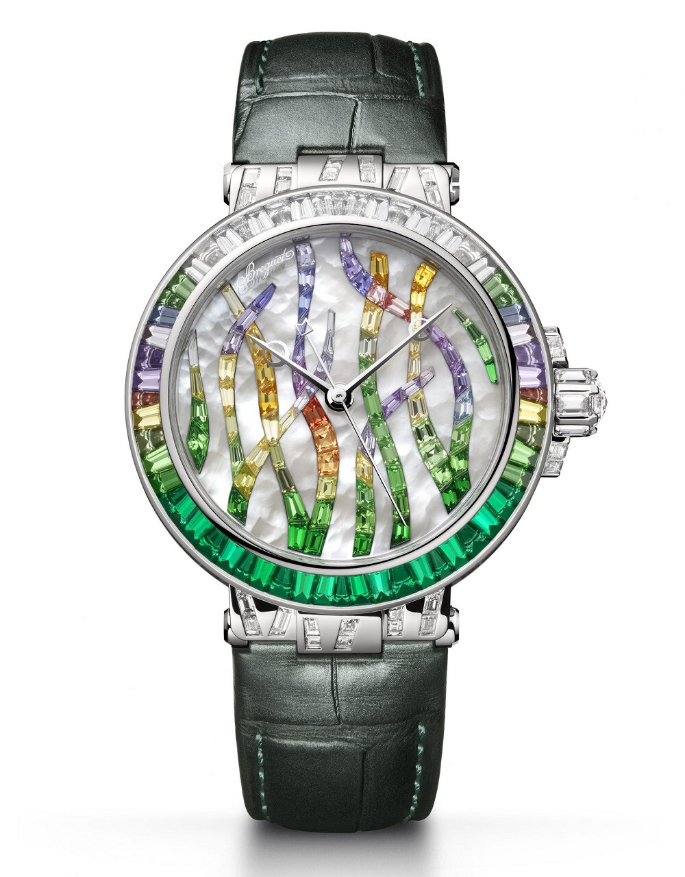 Breguet 宝玑「Marine Haute Joaillerie 9509 Poseidonia」灵感源自地中海特有的一种长寿水生植物「Posiddonia Oceanica 波西多尼亚海草」祖母绿版 搭配白色珍珠母贝表盘，镶嵌沙弗莱石、彩色蓝宝石和钻石，搭载自动上链机芯，35.8mm 白金表壳，厚度为10.46mm，85颗宝石连缀而成的海草图案，总重达2.56ct