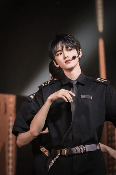 宋亚轩 美神带来人间的礼物 cr.呼哧小条
