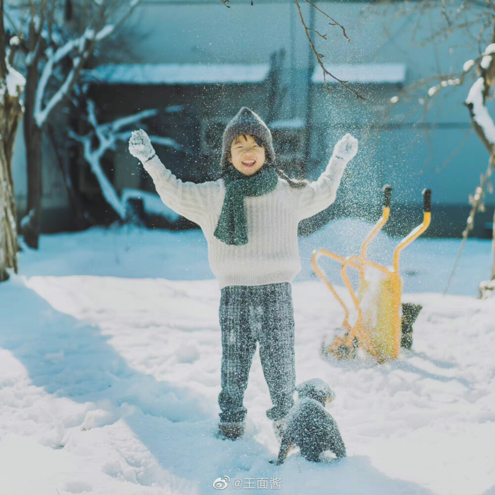 如果你也刚好看到下雪，那就当我们见过面吧
摄影：@王面酱 ​