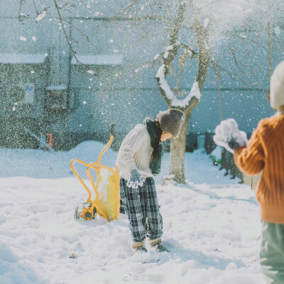 如果你也刚好看到下雪，那就当我们见过面吧
摄影：@王面酱 ​