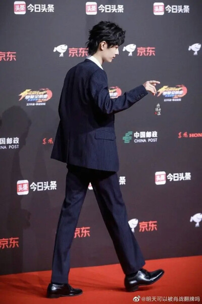 这个颁奖典礼狼尾造型真的封神