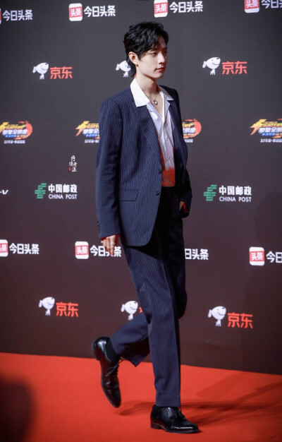 这个颁奖典礼狼尾造型真的封神