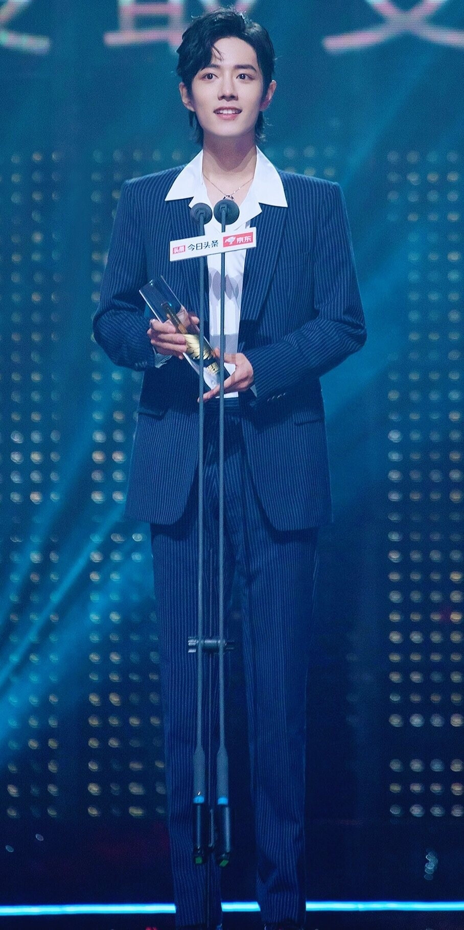 这个颁奖典礼狼尾造型真的封神