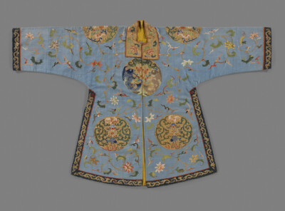 清宫缂丝戏衣，美国纳尔逊-阿特金斯艺术博物馆藏。