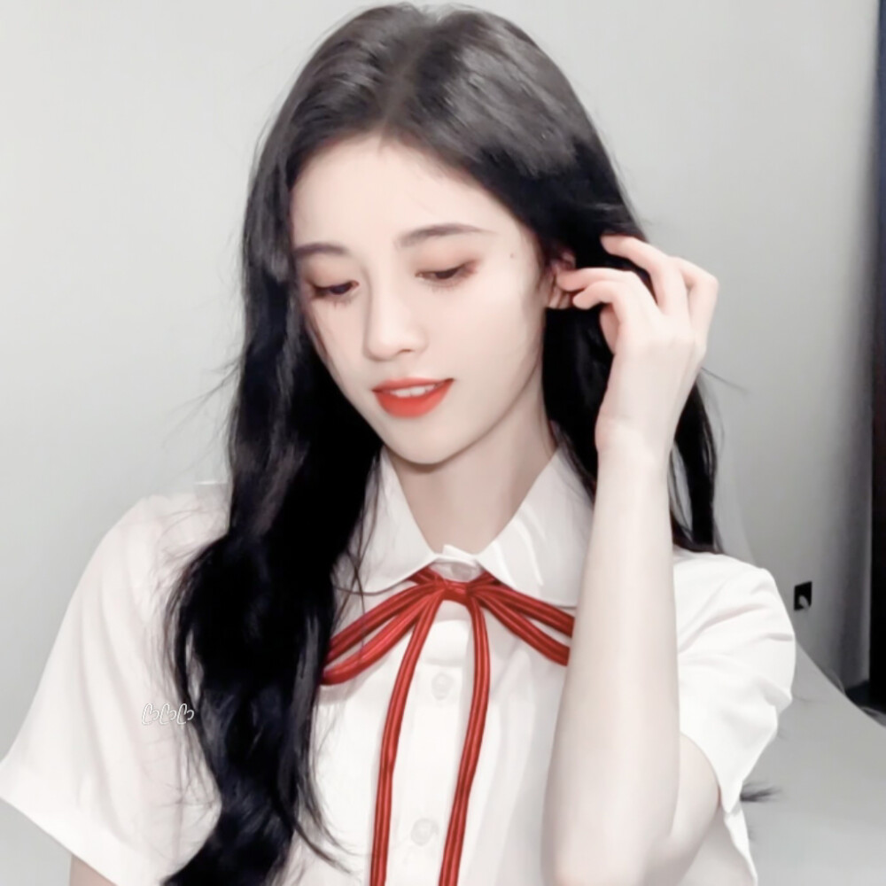 学姐！
鞠婧祎