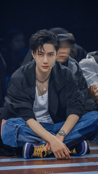 王队长｜这就是街舞3
“我要来玩儿水啦！！！”
@UNIQ-王一博 ​​​cr:logo