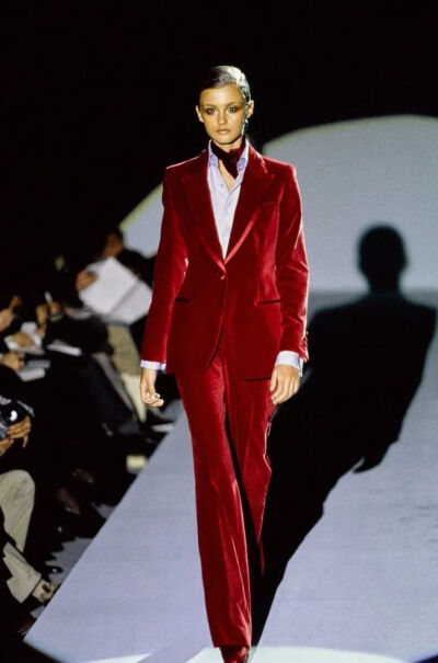 Gucci Fall 1996
*年代久远 蓝色拍摄成了白色
