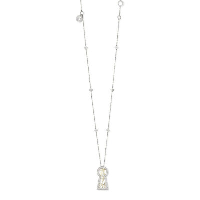 Boodles 英国「Secret Garden」为奇幻电影「秘密花园」特别设计 「Keyhole 钥匙孔」上垂落着金叶，象征花园的隐蔽入口。金质挂坠项链 镶嵌圆形切割钻石和黄色蓝宝石，白金挂坠项链 镶嵌圆形切割钻石