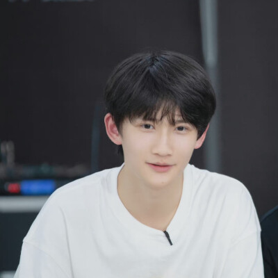 TF家族-余宇涵 白T好干净