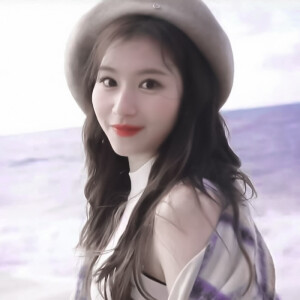 
         与我坠入爱河。
