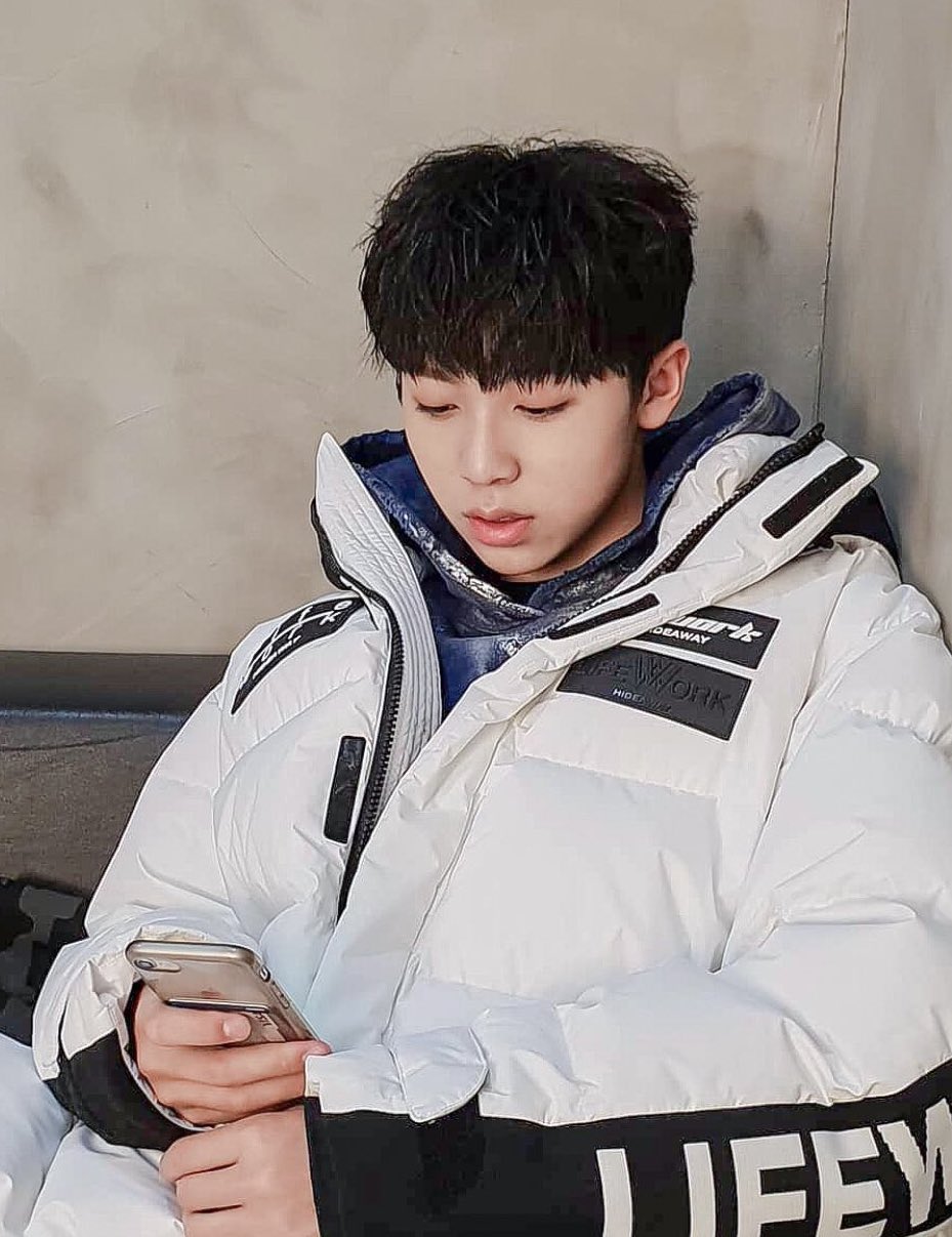 Trainee A woochan 赵旴灿