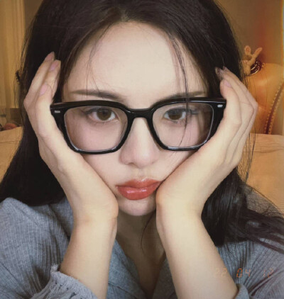 杨超越头像