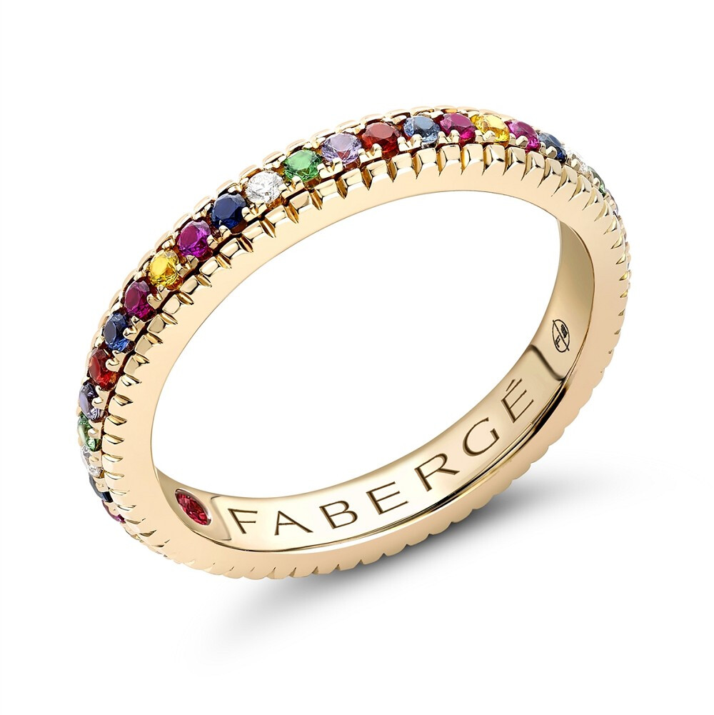 Fabergé 俄罗斯「Colours of Love」系列可叠戴搭配，戒指内壁隐藏圆形宝石独具匠心，延续品牌在复活节彩蛋中隐藏惊喜的传统 金质戒指 镶嵌圆形切割钻石、粉色蓝宝石、沙弗莱石、黄色蓝宝石、蓝宝石、橙色蓝宝石、红宝石和紫色蓝宝石