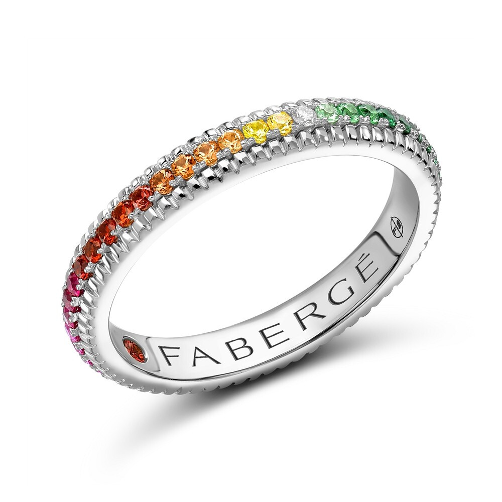 Fabergé 俄罗斯「Colours of Love」系列可叠戴搭配，戒指内壁隐藏圆形宝石独具匠心，延续品牌在复活节彩蛋中隐藏惊喜的传统 白金戒指 镶嵌圆形切割黄色蓝宝石、红宝石、紫色蓝宝石、沙弗莱石、钻石、橙色蓝宝石、粉色蓝宝石和蓝宝石 彩虹色