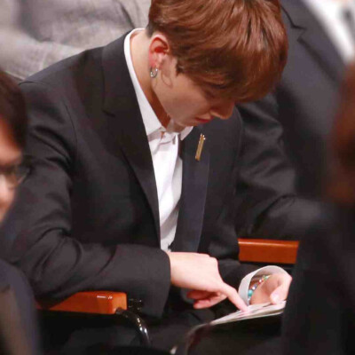 你给的喜欢我拿不出手。