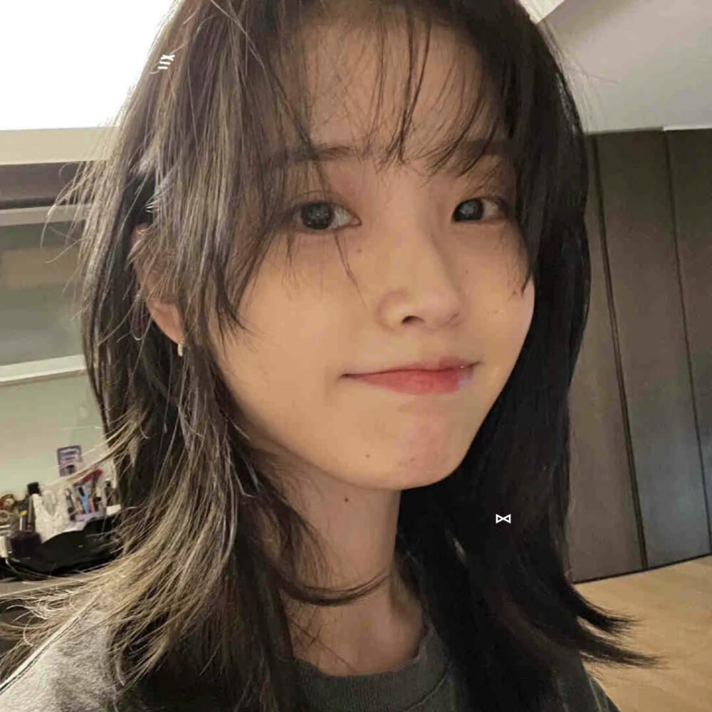 周洁琼
IU