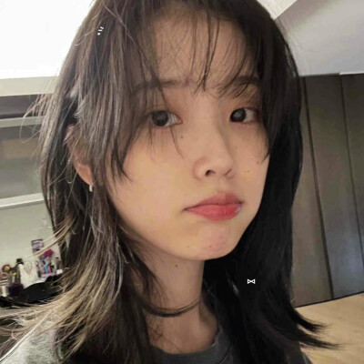 周洁琼
IU