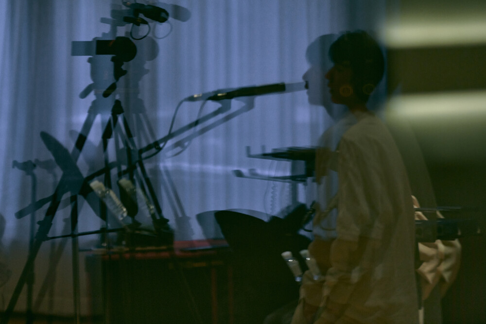 王源 橘色天际线排练室照