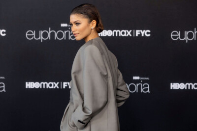 21日在HBO Max 为艾美奖举办的放映会红毯上
Zendaya