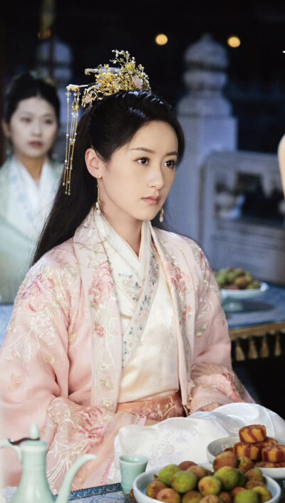 祝卿好 袁冰妍 刘泠