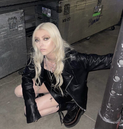 taylormomsen
泰勒摩森