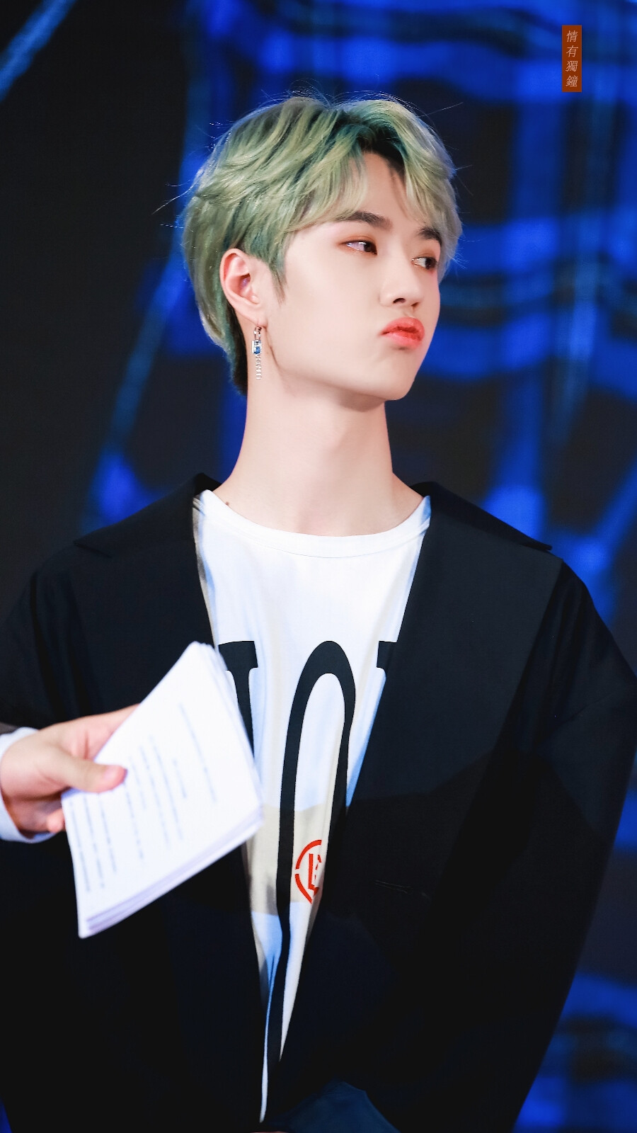 180427 小迷糊见面会 @UNIQ-王一博 ☀奶盖好可爱☀ cr:logo