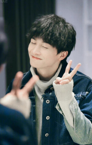 周深
Vb：玫瑰少年在我心里_