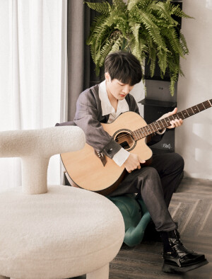 周深
Vb:玫瑰少年在我心里_