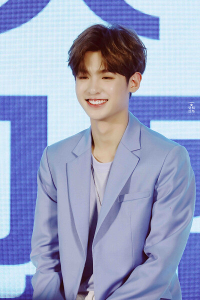 黄明昊 Justin