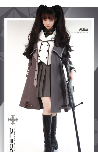 种草了天羽川家的誓言序章，这套真的好酷好喜欢，版型也是绝绝子，集美们有木有类似模特的鞋子推荐呀