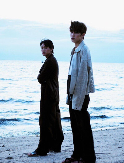 亲爱的
我本来想与很长一段话来证明你有多重要
但我写了又写,改了又改发现我想对你说的话只有五个字
"留在我身边”