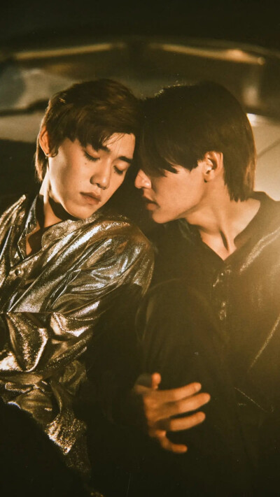 亲爱的
我本来想与很长一段话来证明你有多重要
但我写了又写,改了又改发现我想对你说的话只有五个字
"留在我身边”