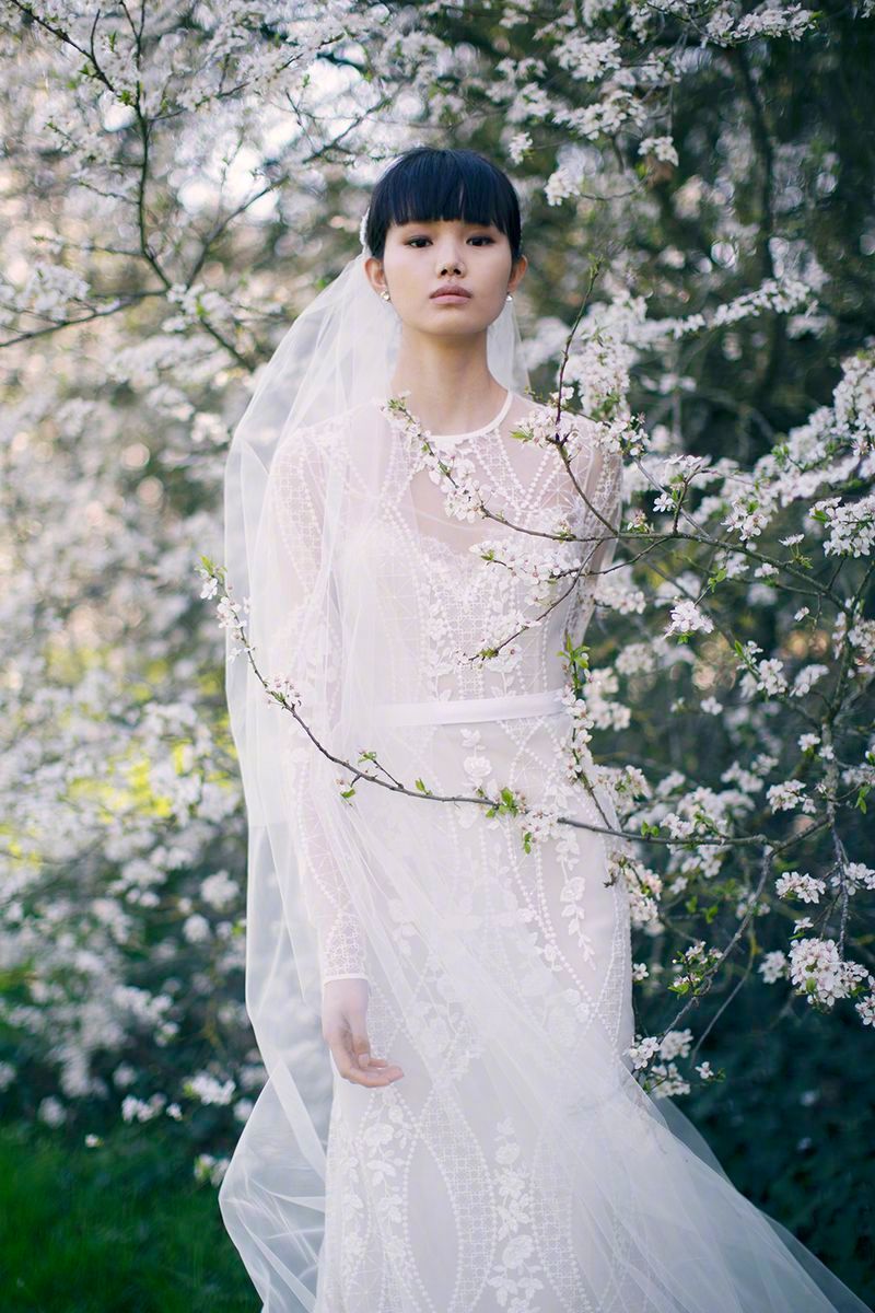 Elie Saab Bridal S/S 2023 "Ethereal Radiance"
摄影: Alexandra Sophie
[weibo@小象王国]