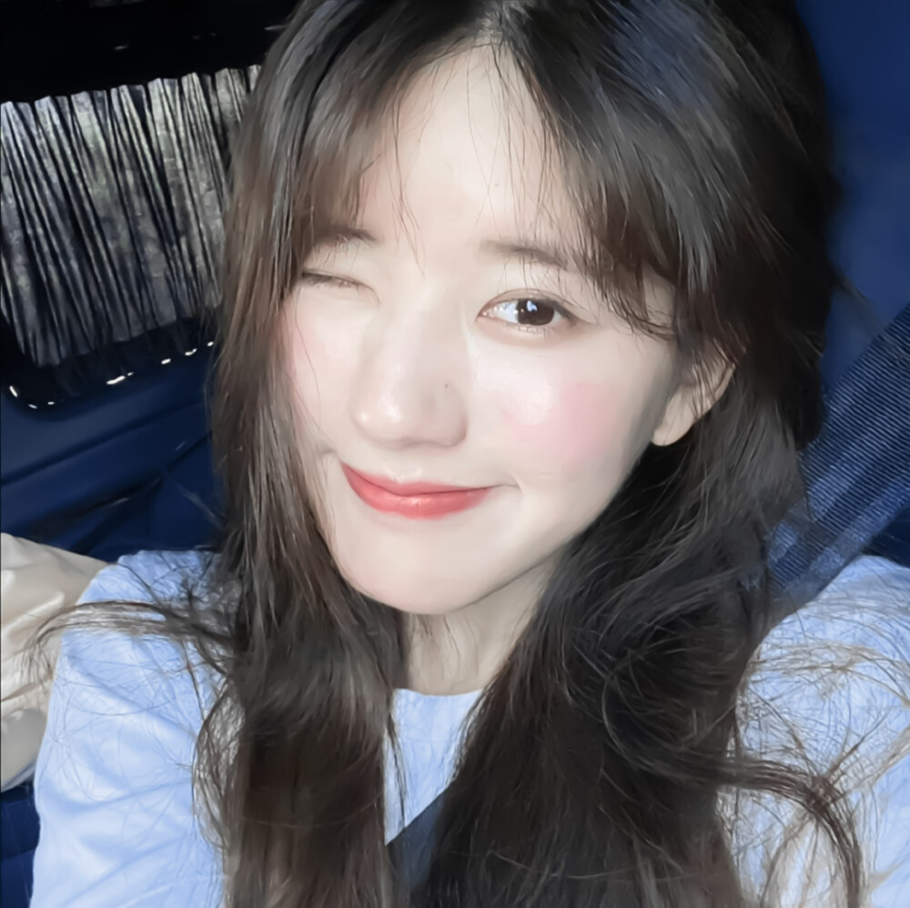 赵露思
抱图留评·禁二改 转载标明