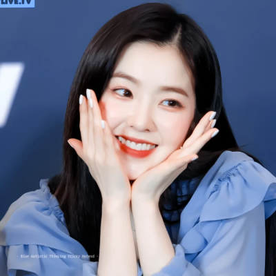 今天是蓝色的Irene