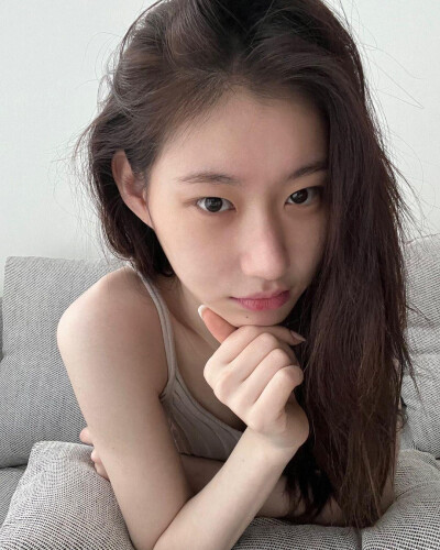 CHAERYEONG 李彩领