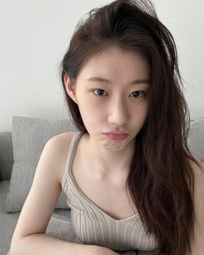 CHAERYEONG 李彩领