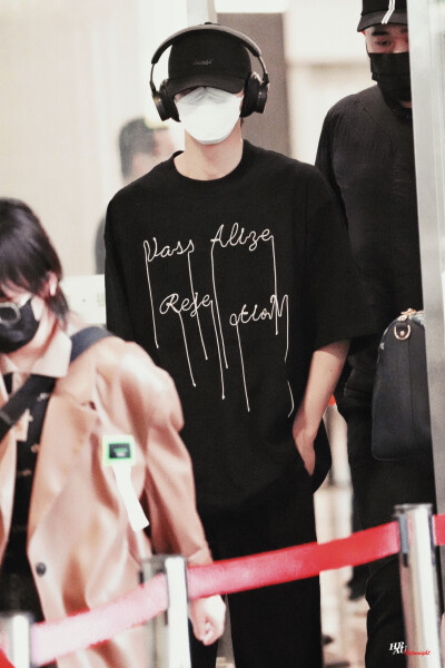 刘耀文 海口机场饭拍 cr.Natunight丨Haru