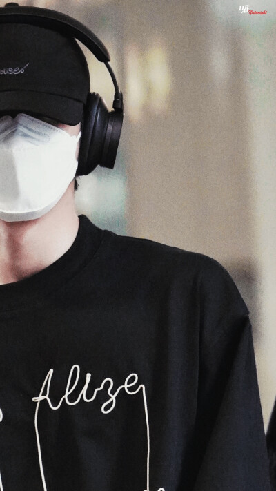 刘耀文 海口机场饭拍 cr.Natunight丨Haru