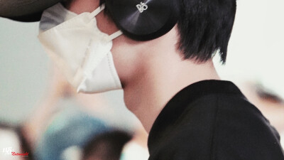 刘耀文 海口机场饭拍 cr.Natunight丨Haru