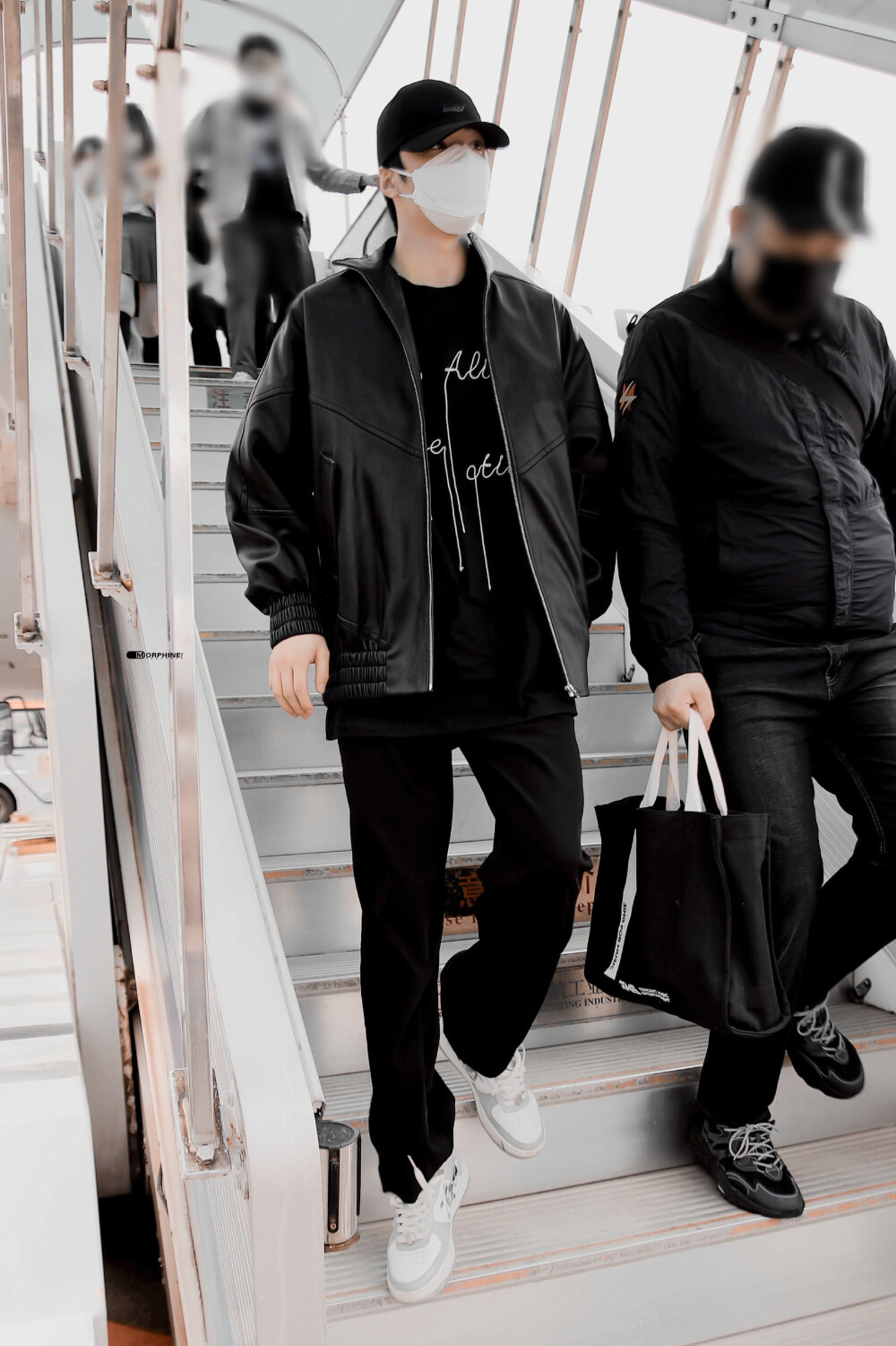 刘耀文 海口机场饭拍 cr.M orphine