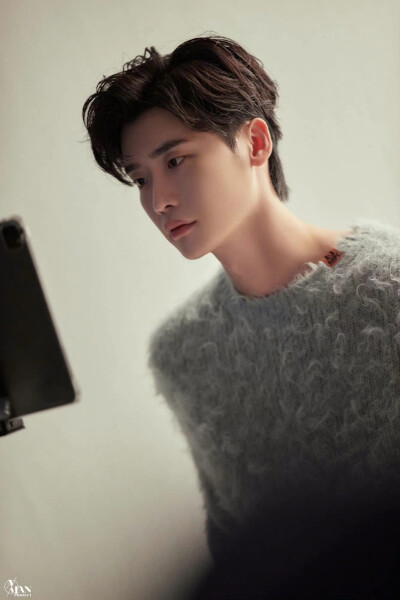 李钟硕
A MAN PROJECT
UPDATE
Cr.logo