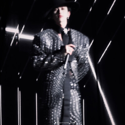 蔡徐坤
©顾玖玖